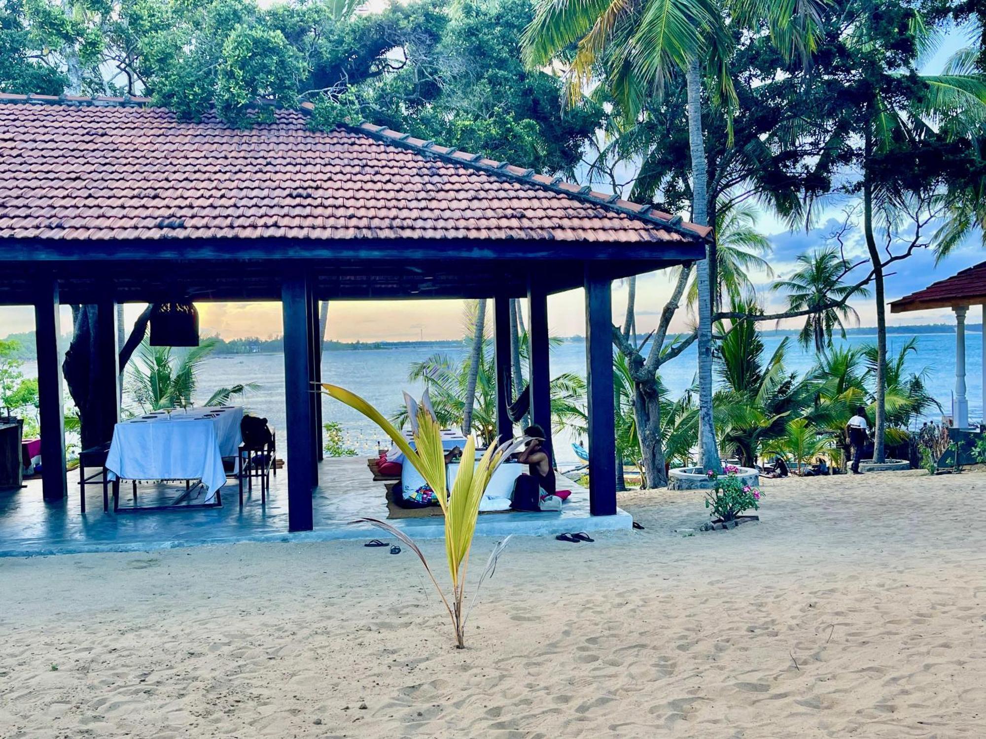 Хостел Coconut Hill Аругам Экстерьер фото